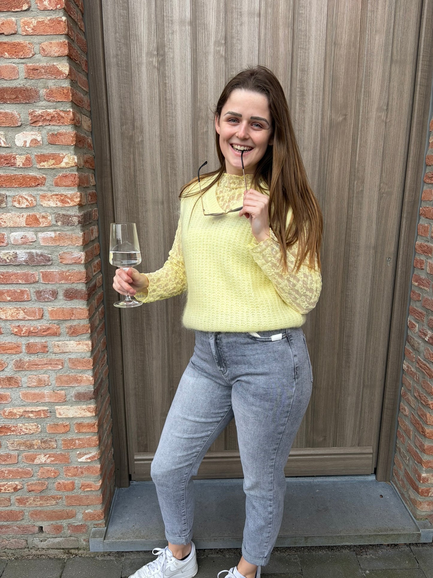 Jeans Lies Mom-fit grijs.