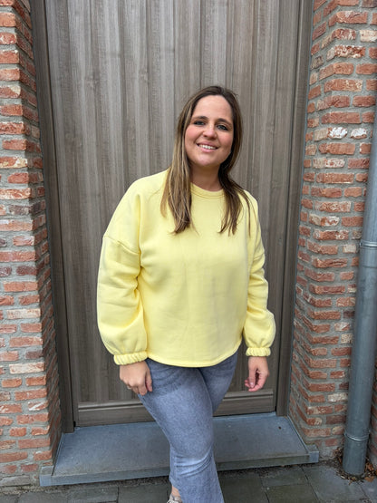 Sweater Mommy geel (uitverkocht)